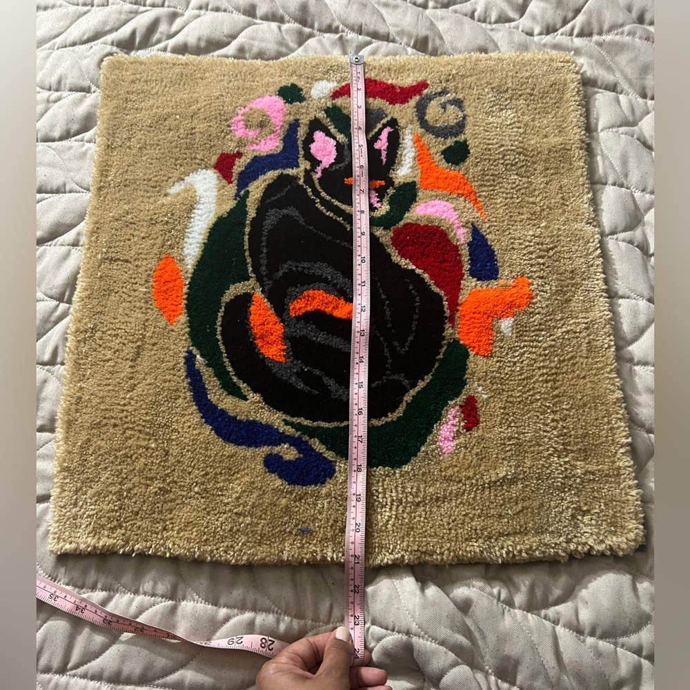 Black cat with design Tufted custom rug - Picture 6 of 10